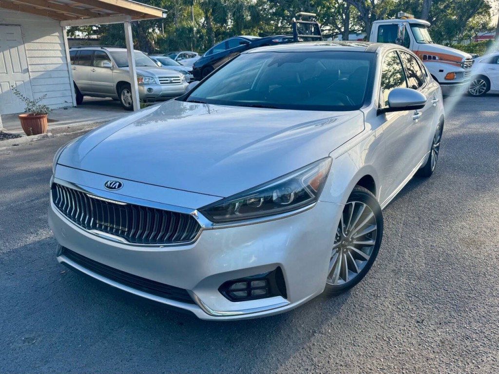 2017 Kia Cadenza Image 2