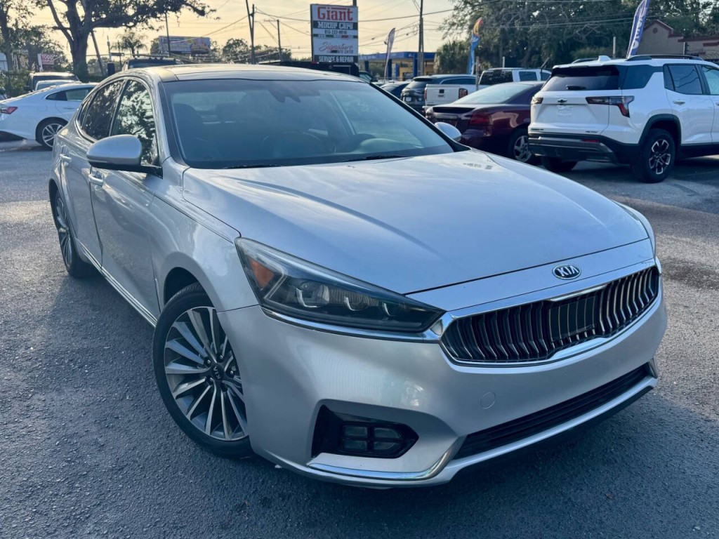 2017 Kia Cadenza Image 3