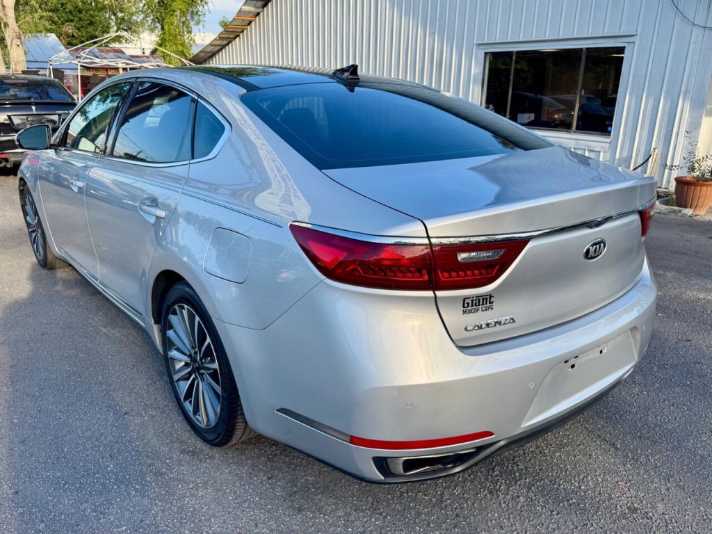 2017 Kia Cadenza Image 5