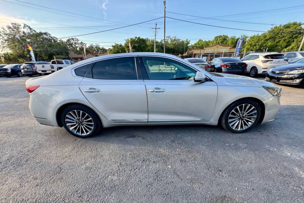 2017 Kia Cadenza Image 6