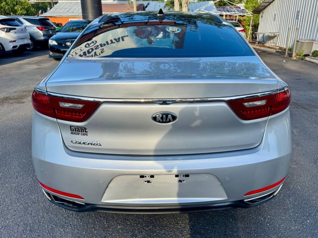 2017 Kia Cadenza Image 9