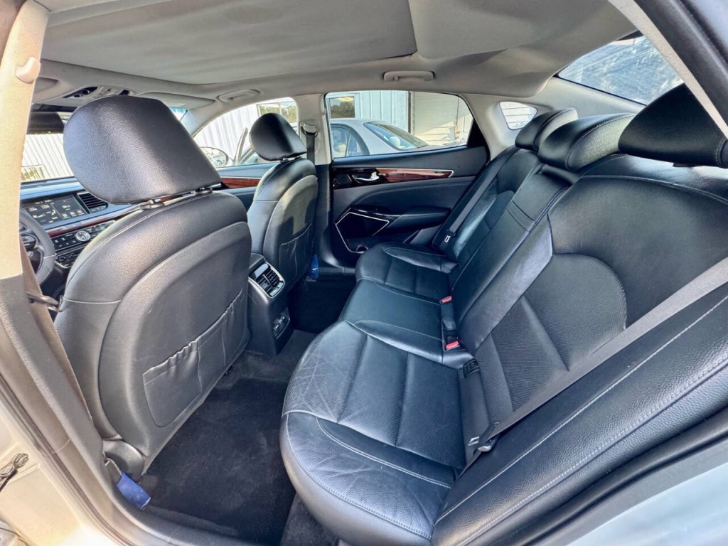 2017 Kia Cadenza Image 13