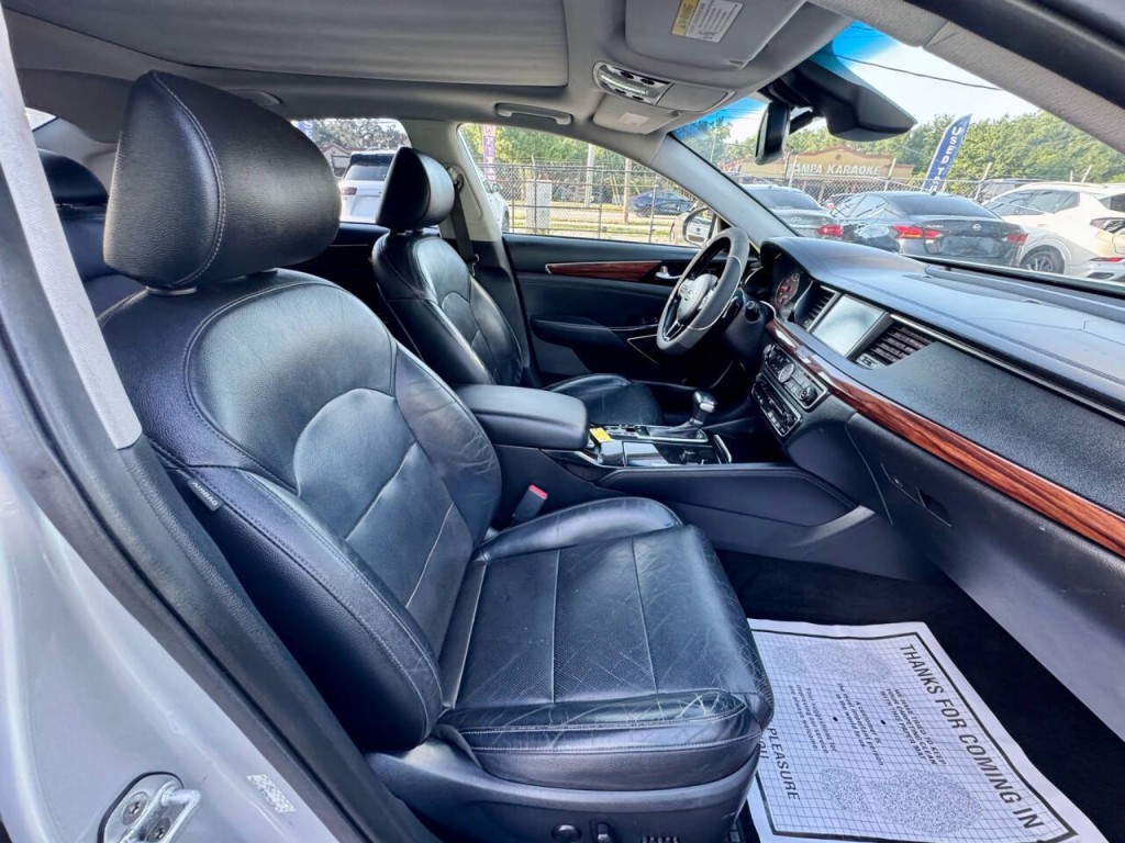2017 Kia Cadenza Image 14