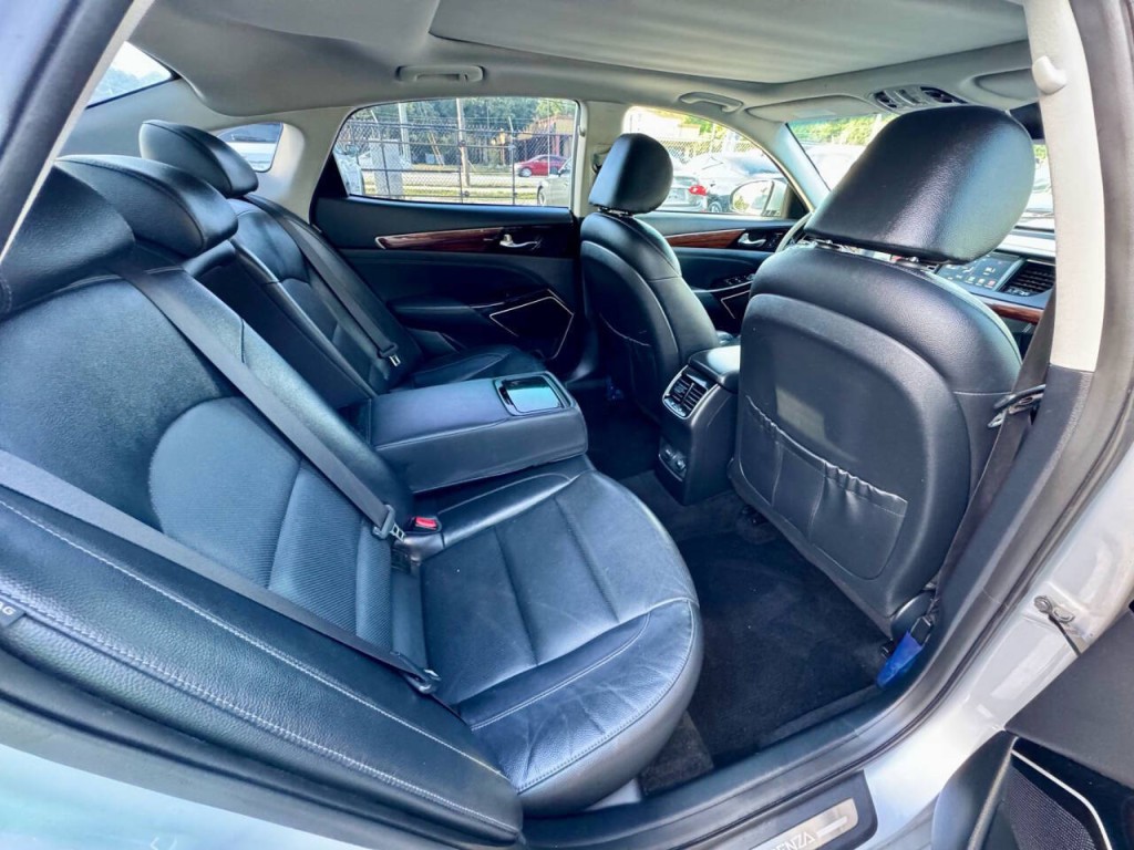 2017 Kia Cadenza Image 15