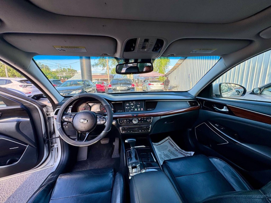 2017 Kia Cadenza Image 17