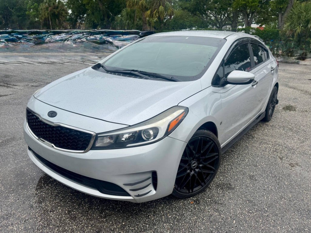 2017 Kia Forte Image 2