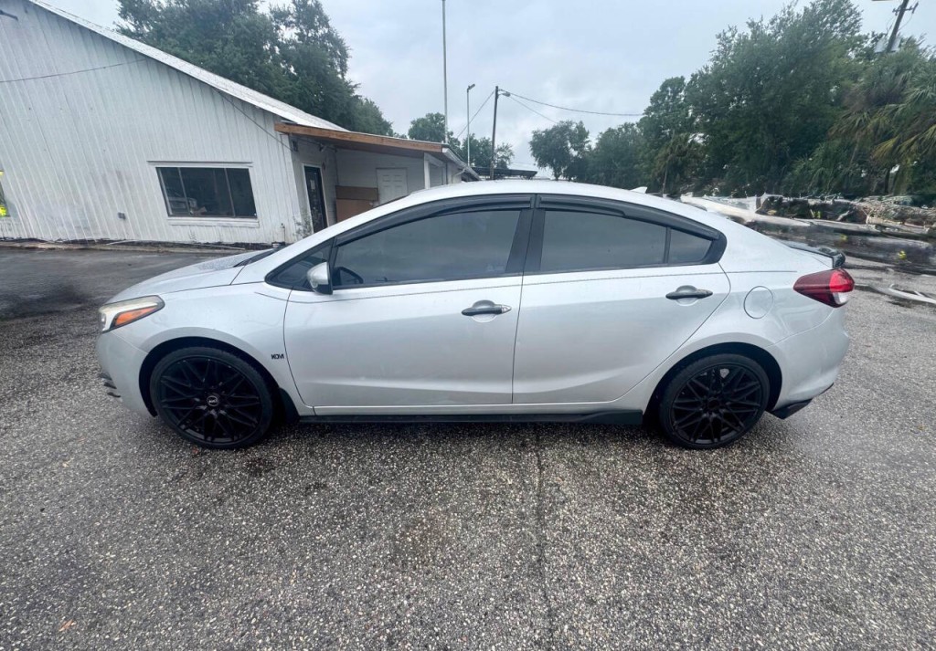 2017 Kia Forte Image 6