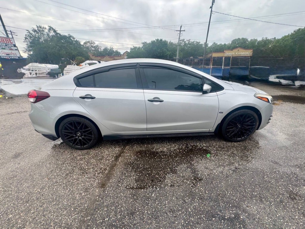 2017 Kia Forte Image 7