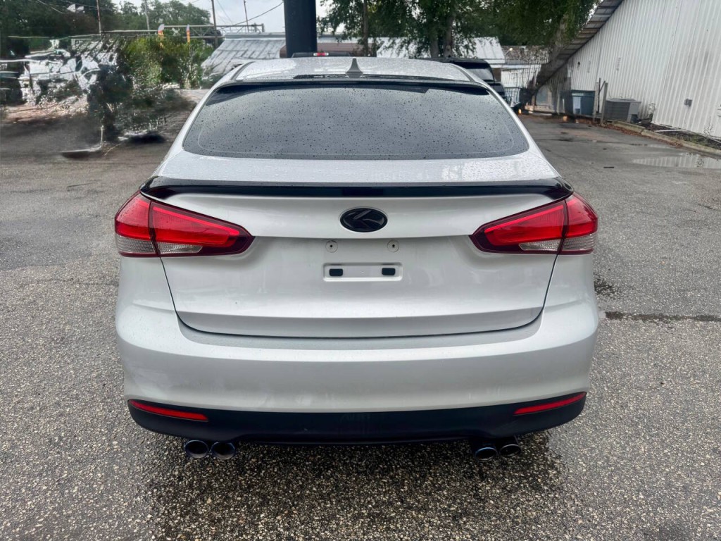 2017 Kia Forte Image 9