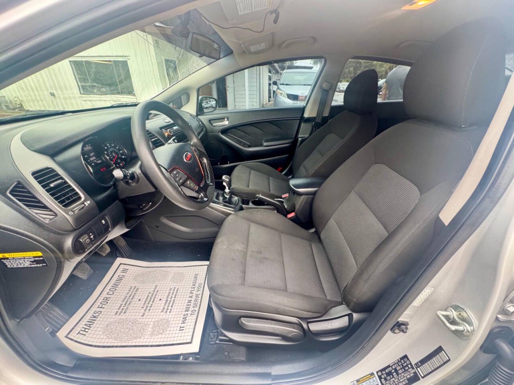 2017 Kia Forte Image 14