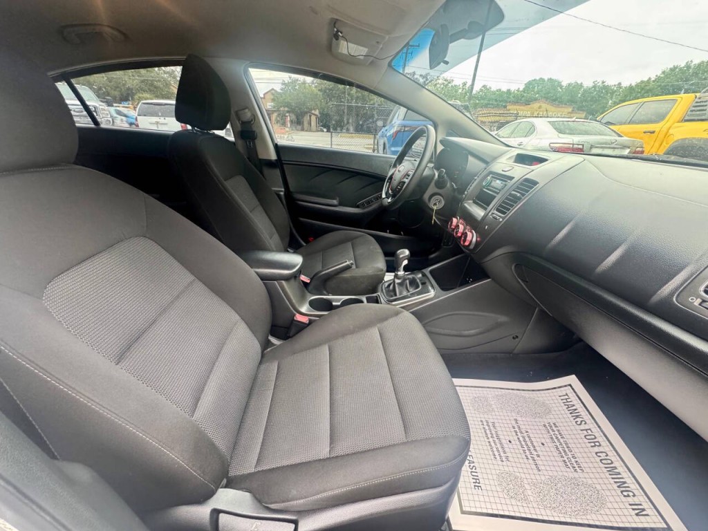 2017 Kia Forte Image 15