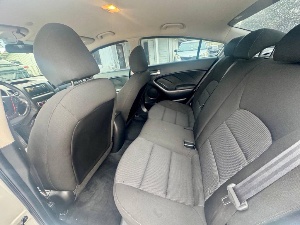 2017 Kia Forte Image 16
