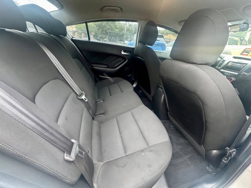 2017 Kia Forte Image 17