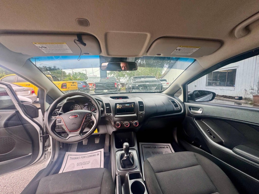2017 Kia Forte Image 18