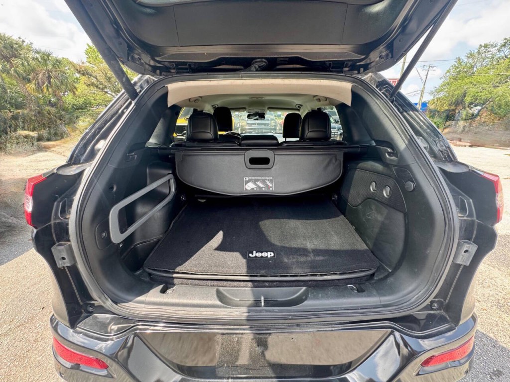 2018 Jeep Cherokee Image 12