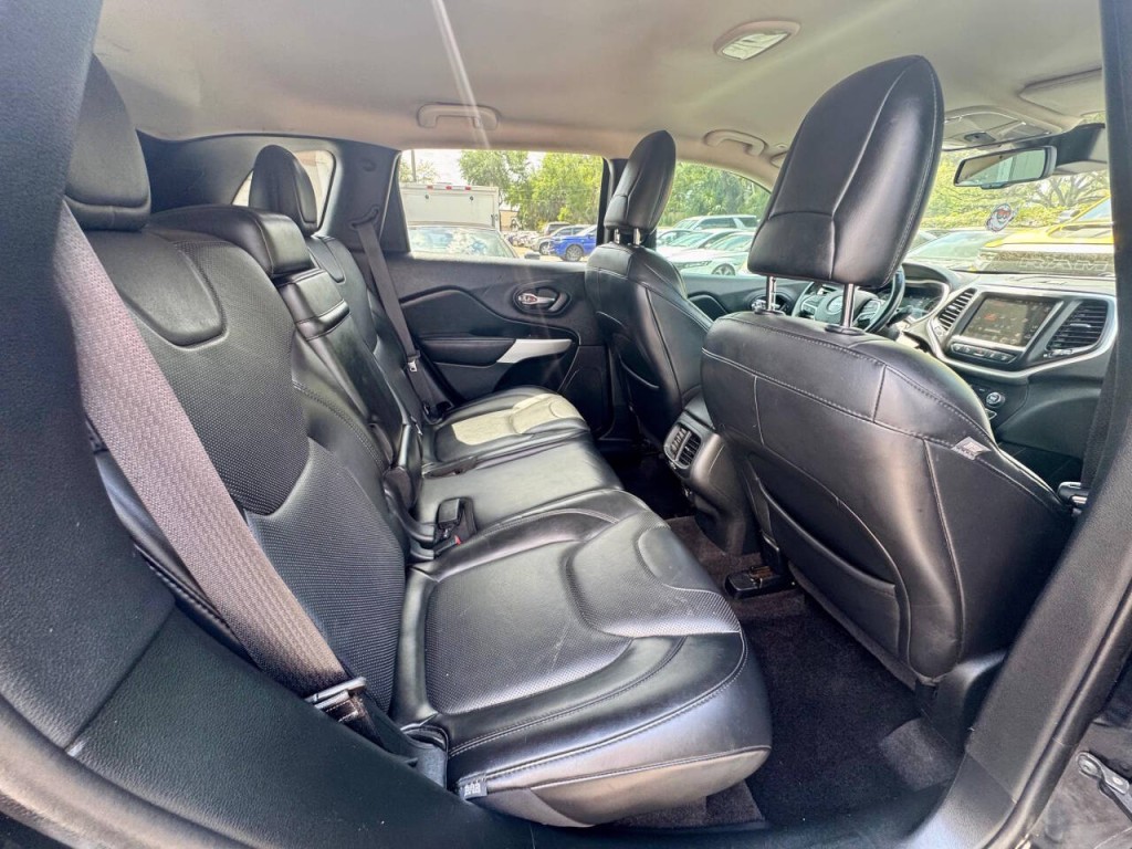 2018 Jeep Cherokee Image 17