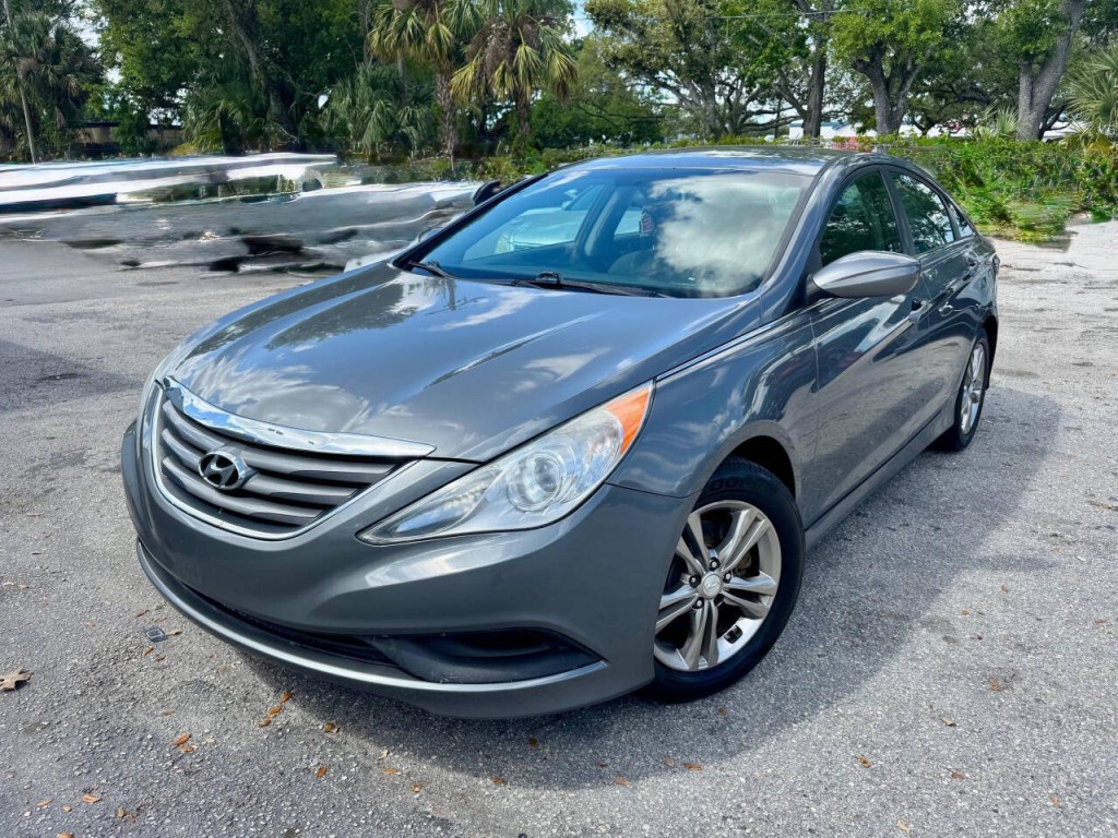 2014 Hyundai Sonata Image 2