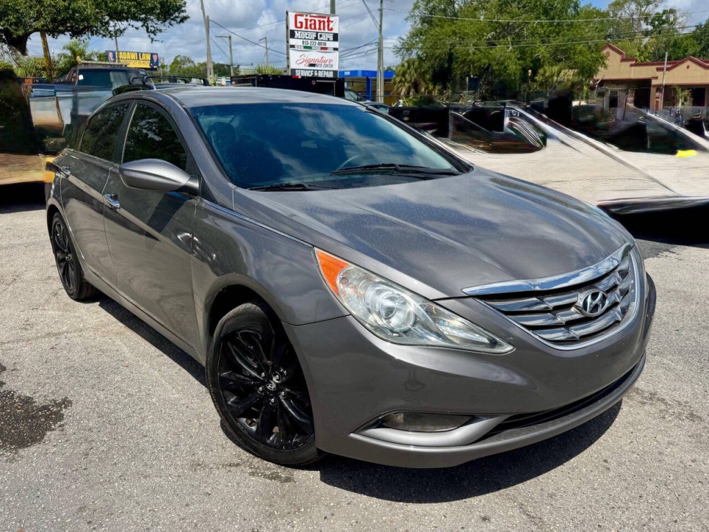 2011 Hyundai Sonata Image 3