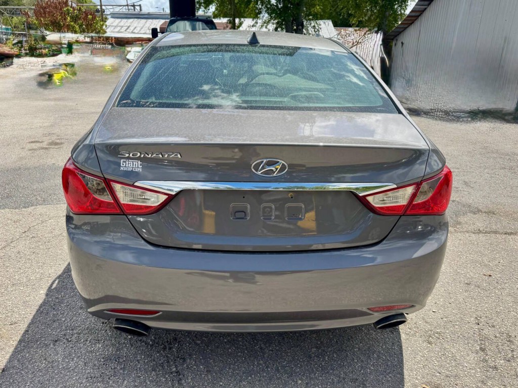 2011 Hyundai Sonata Image 9