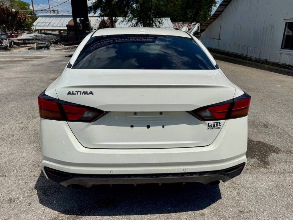 2020 Nissan Altima Image 8