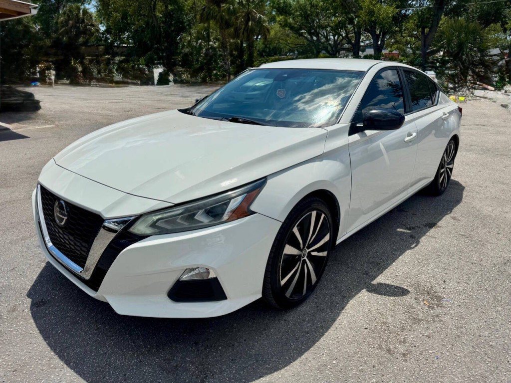 2020 Nissan Altima Image 10