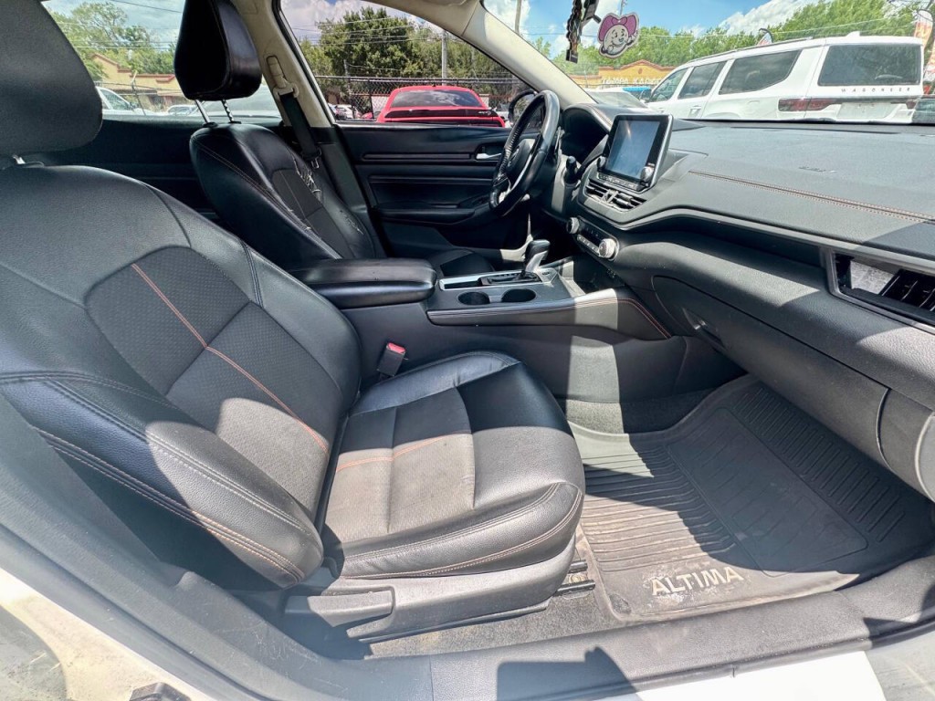 2020 Nissan Altima Image 14