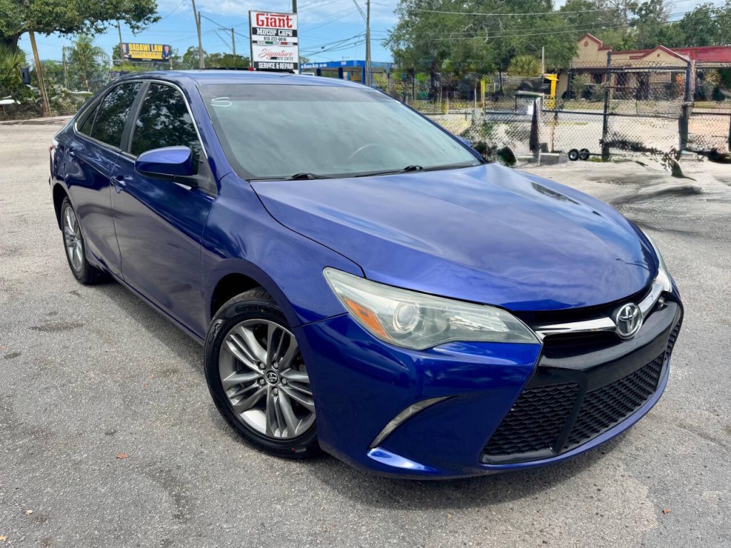 2015 Toyota Camry Image 2
