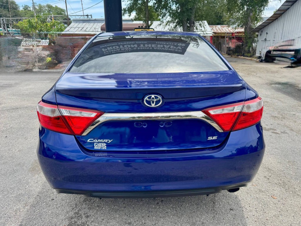 2015 Toyota Camry Image 9