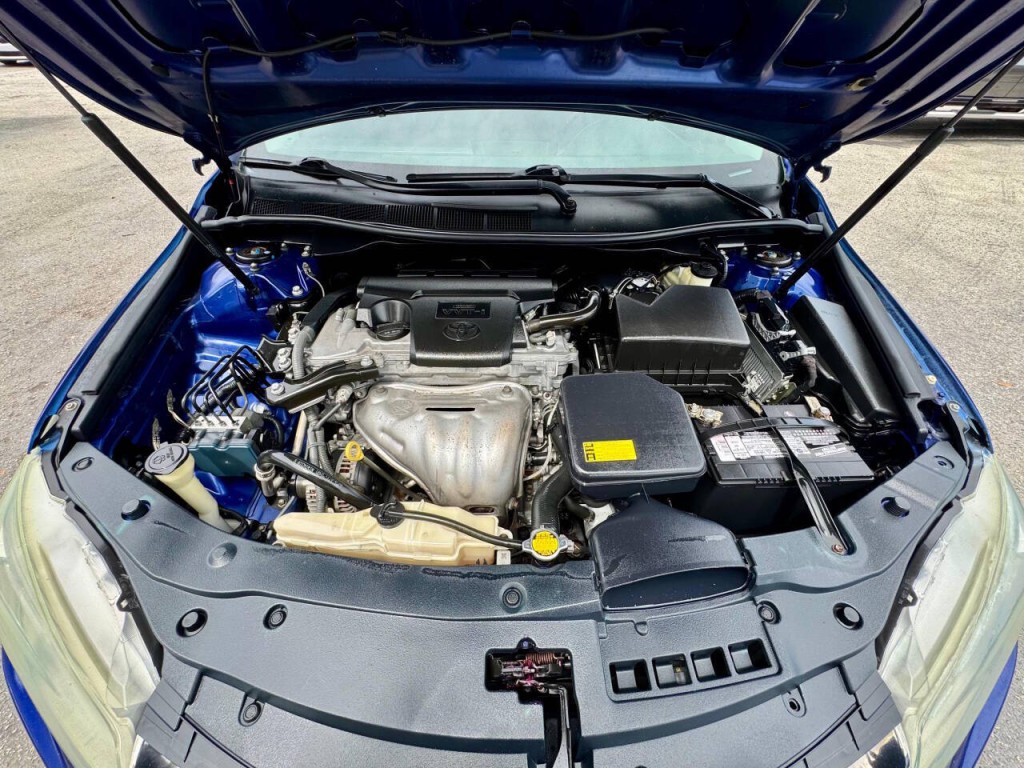2015 Toyota Camry Image 12