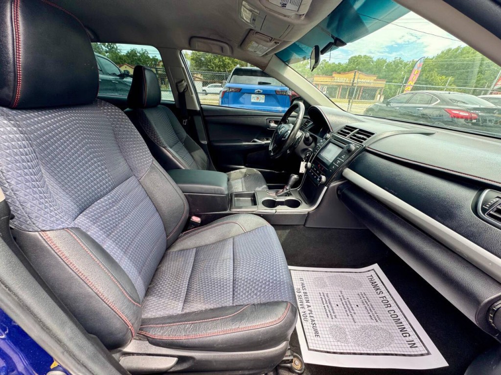 2015 Toyota Camry Image 15