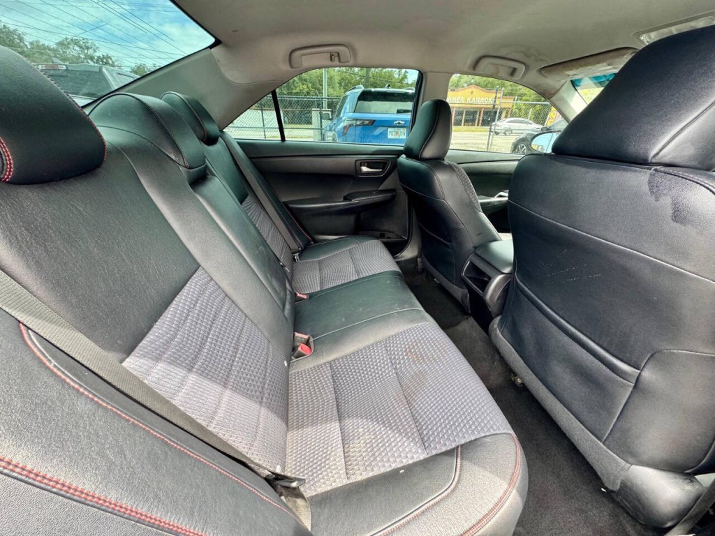 2015 Toyota Camry Image 16