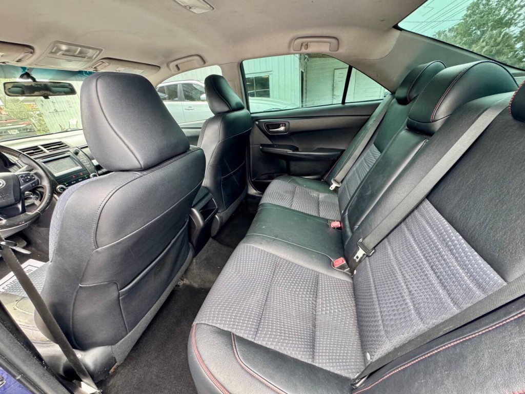 2015 Toyota Camry Image 17