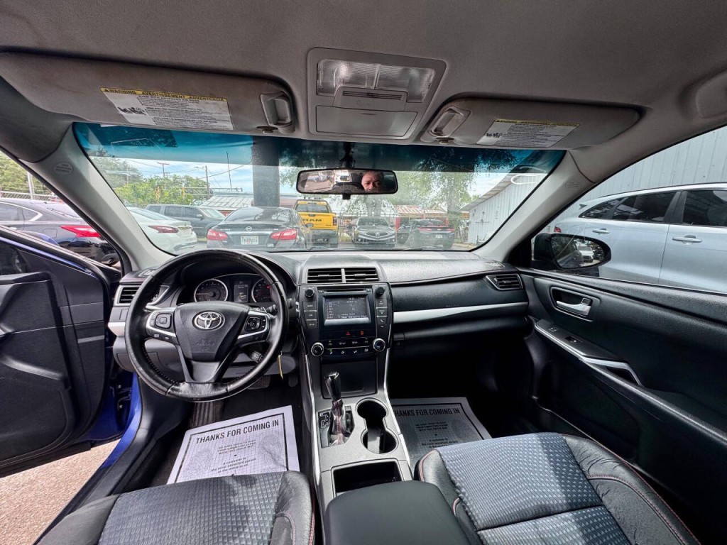 2015 Toyota Camry Image 18