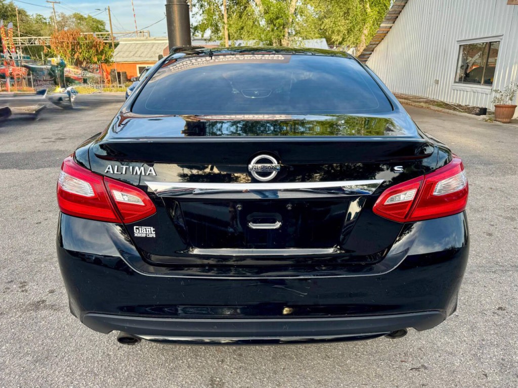 2016 Nissan Altima Image 9