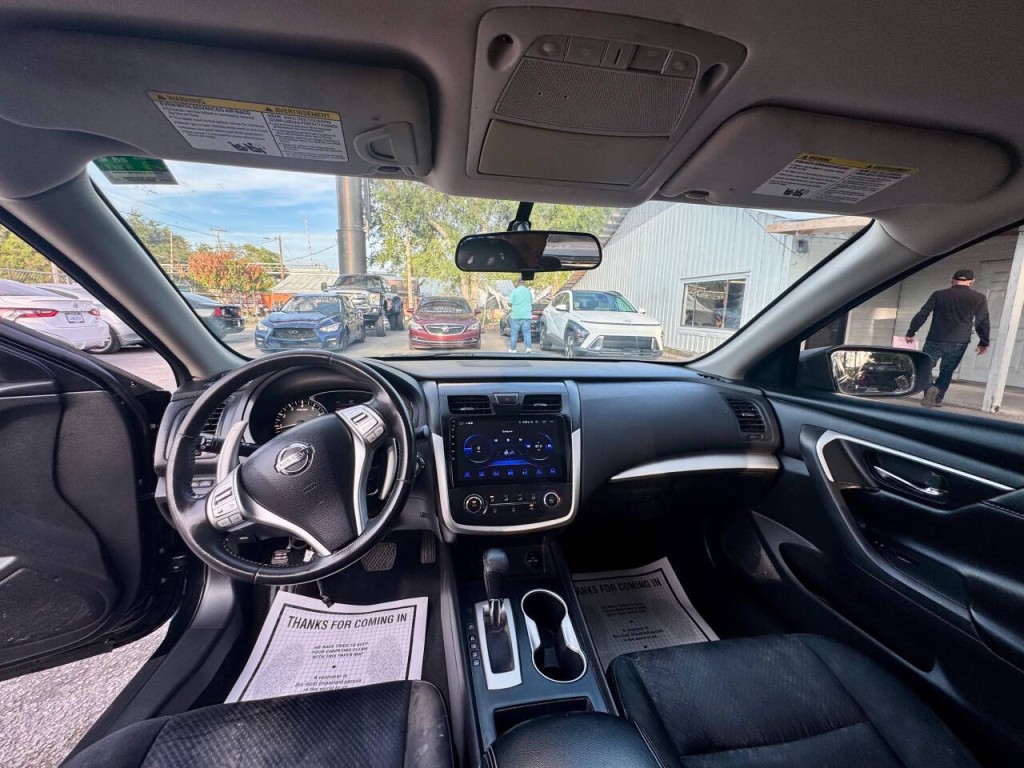 2016 Nissan Altima Image 16
