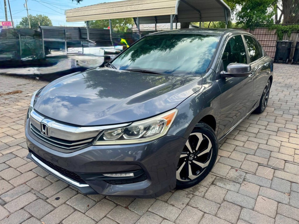 2017 Honda Accord Image 2