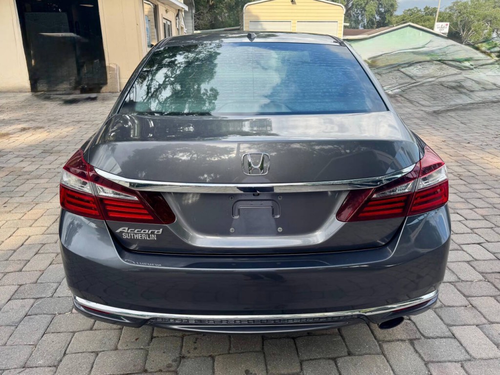 2017 Honda Accord Image 4