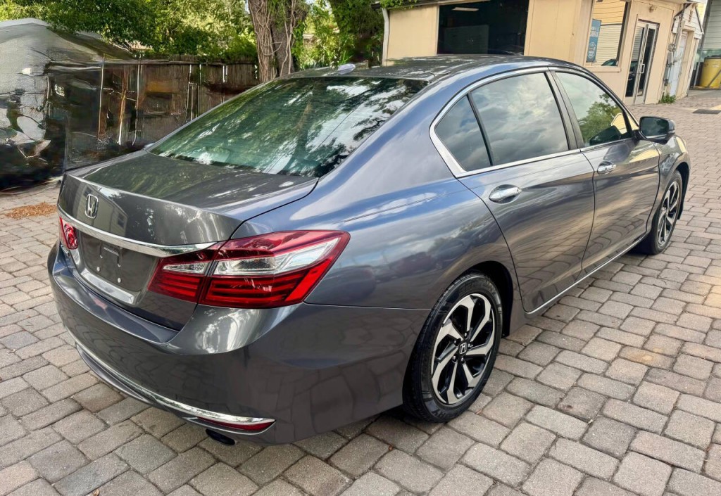 2017 Honda Accord Image 7
