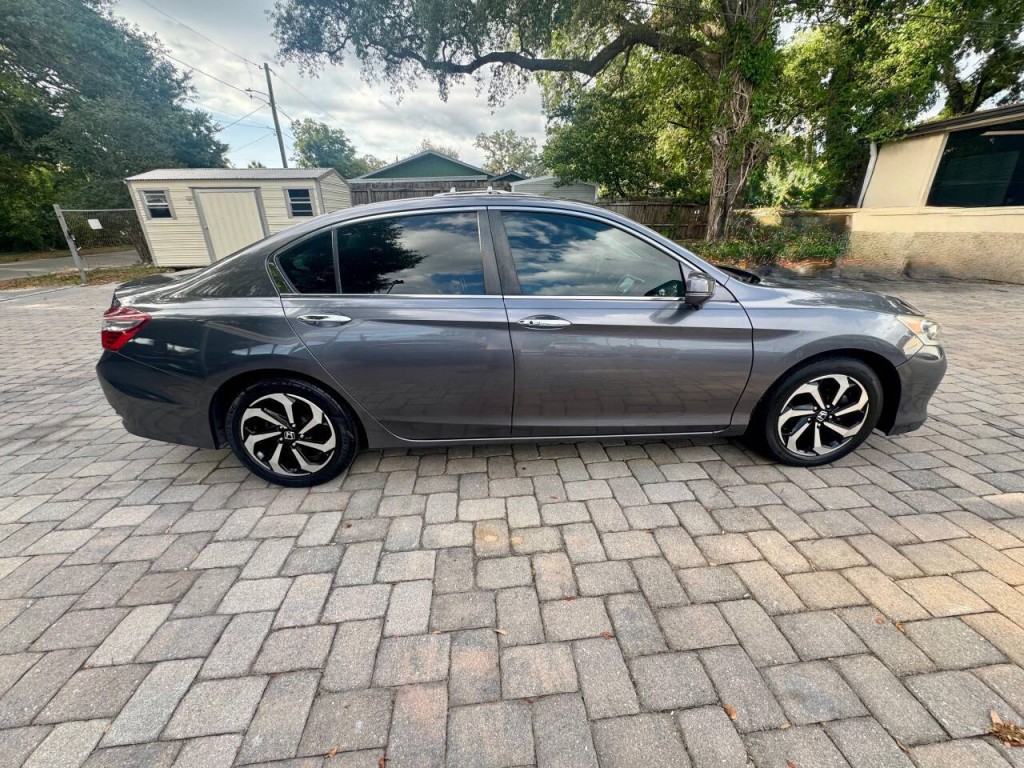 2017 Honda Accord Image 8