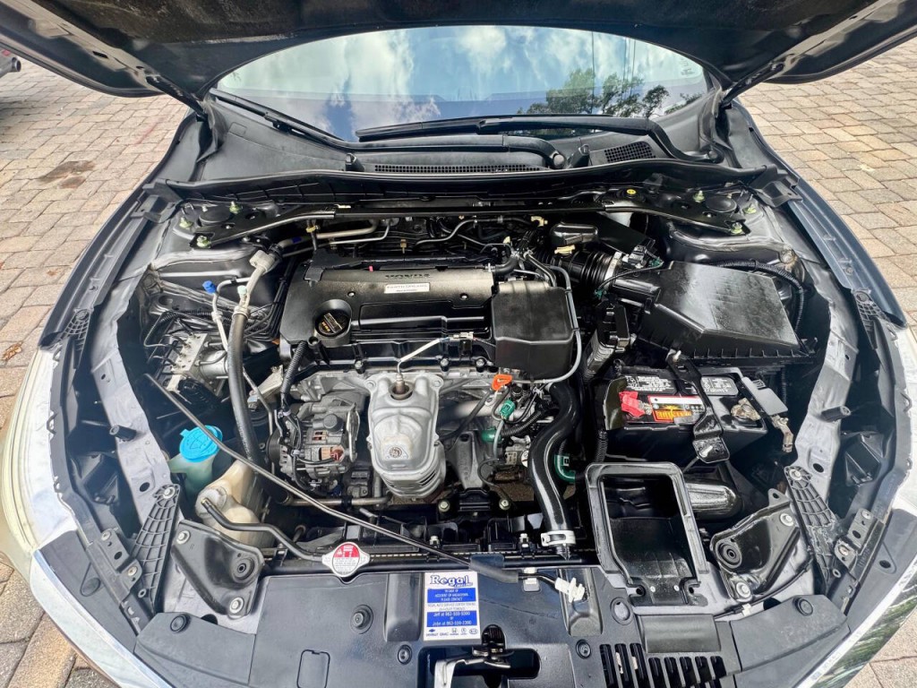 2017 Honda Accord Image 12