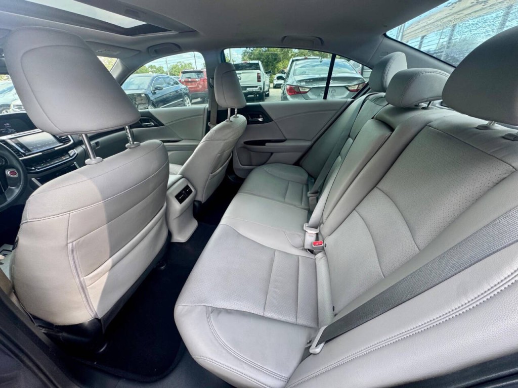 2017 Honda Accord Image 13