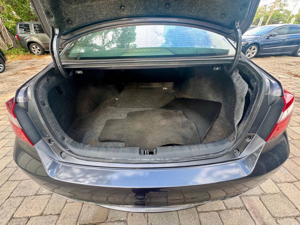 2017 Honda Accord Image 14
