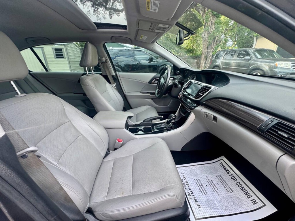 2017 Honda Accord Image 17