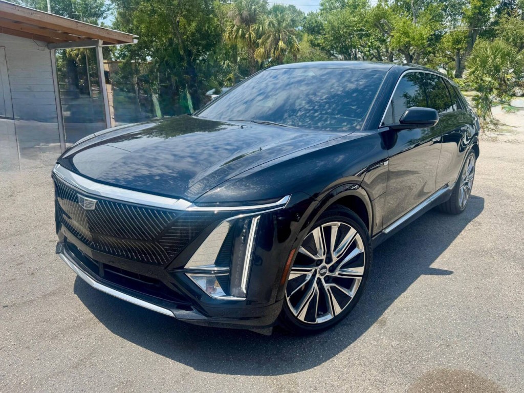 2023 Cadillac Lyriq Image 2