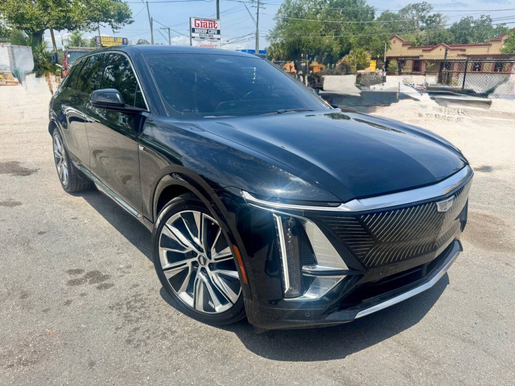 2023 Cadillac Lyriq Image 3