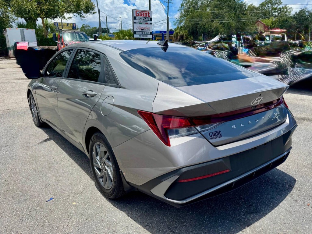 2024 Hyundai Elantra Image 5