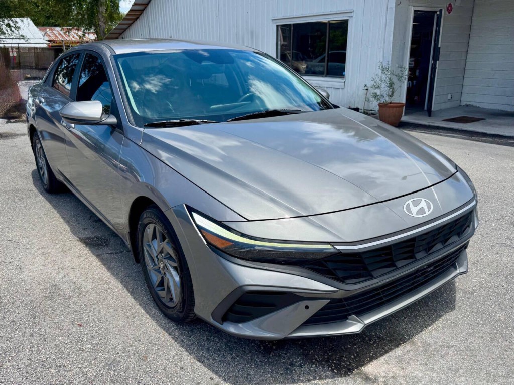2024 Hyundai Elantra Image 11