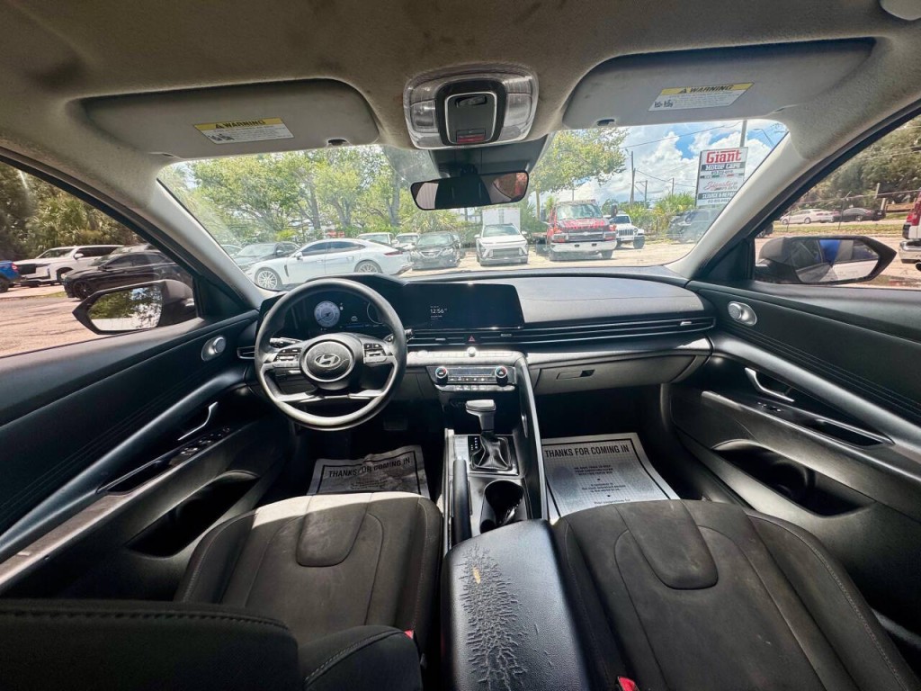2024 Hyundai Elantra Image 18