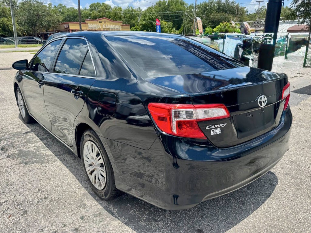 2013 Toyota Camry Image 5