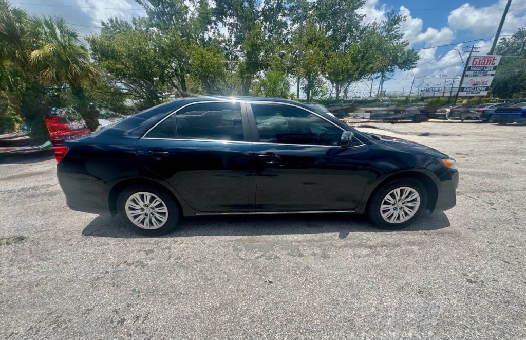 2013 Toyota Camry Image 7